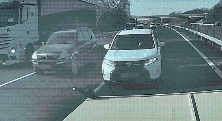 Nagyot ütközött egy autós az M7-es autópályán