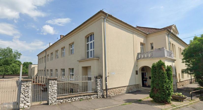 Kisebb tűz volt egy miskolci iskolában