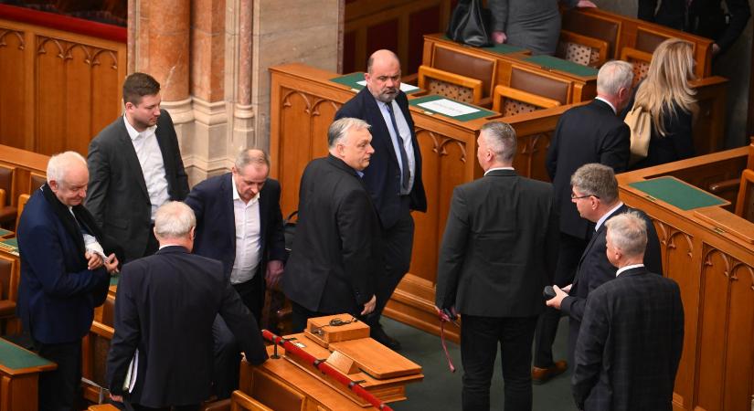 Az Orbán-kormány rendeletbe írta, hogy Ukrajna még két hónapig nem kapja vissza a 27 milliárd forintnyi aranyat és a pénzt