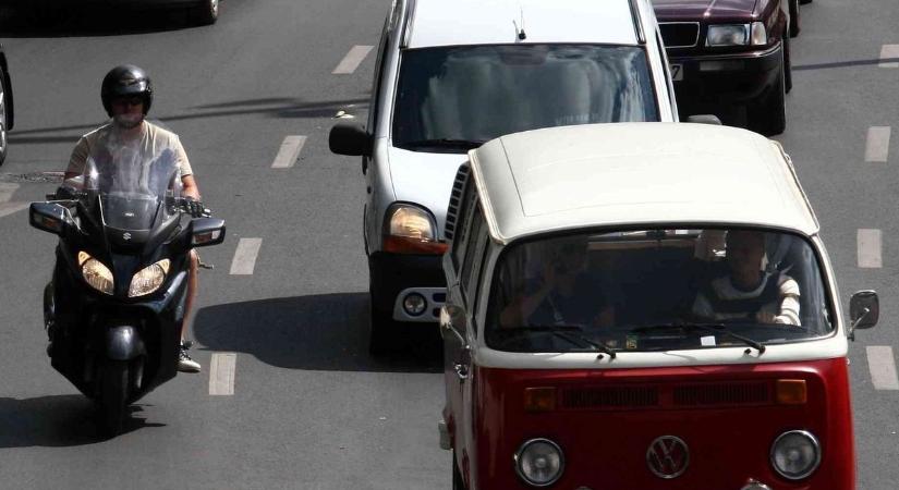 Idegesítenek a motorosok autósként az úton? – Ezeket tartsd be és nem fognak