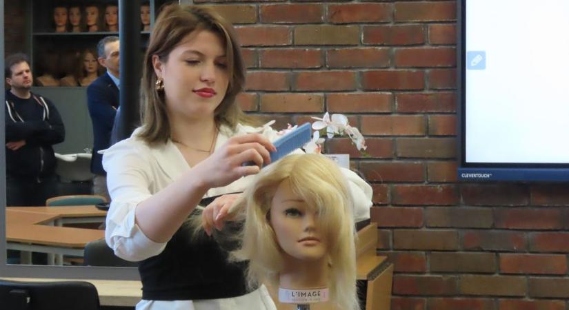 Babafejeken is gyakorol a fodrász világbajnokságra Nagypál Dóra