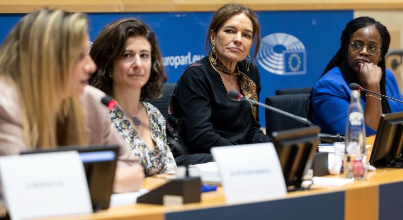 Bárkit levetkőztet a deep fake - Mit sem sejtő áldozatok, online zaklatás