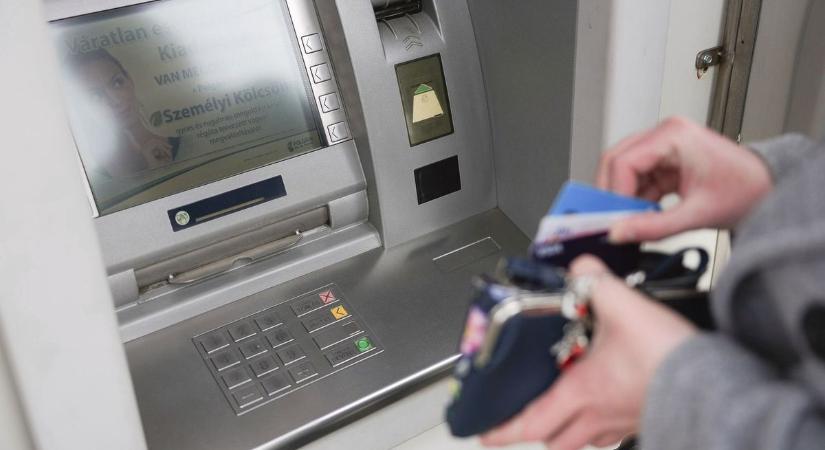 Történelmi fúzió Kelet-Magyarországon: végleg eltűnik ez a bank, de az ügyfeleknek nem kell aggódniuk!