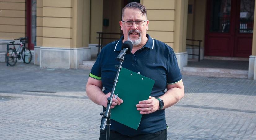 Leszaggatott plakátokra, durva kommentekre panaszkodik a Mi Hazánk jelöltje