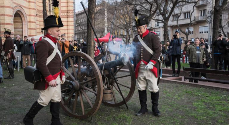 Megemlékezés a Dohány utcai zsinagógánál