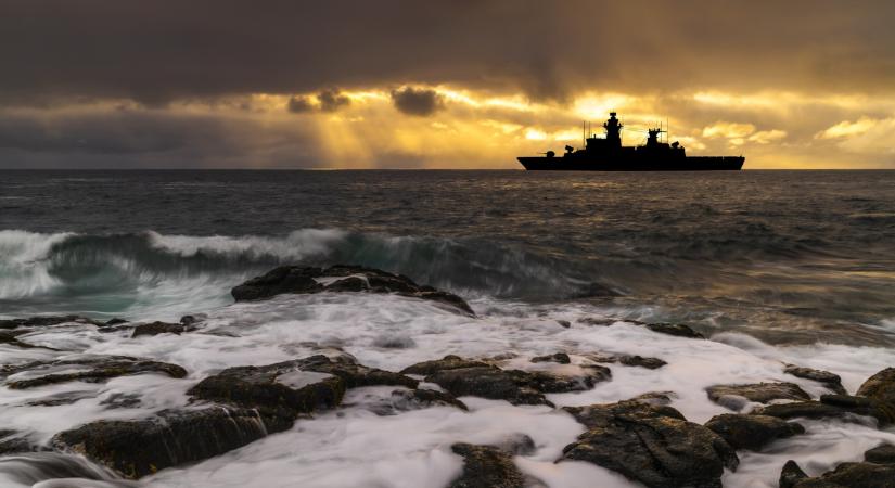 Tengeri műveletbe kezdett az ázsiai atomhatalom a közel-keleti konfliktus miatt