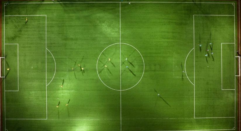 Tragédia a pályán – nem ismerték fel időben a szívleállást, meghalt egy 17 éves fiatal