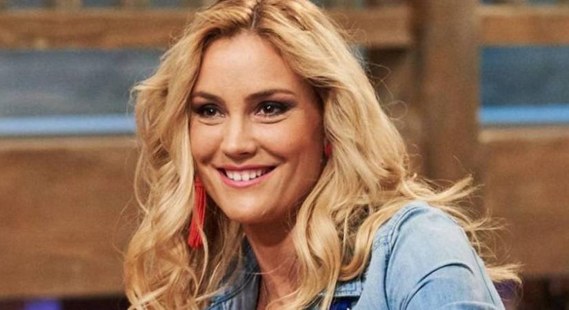 A 41 éves Balogh Edina bézs bikiniben: olyan karcsú, mint egy gazella