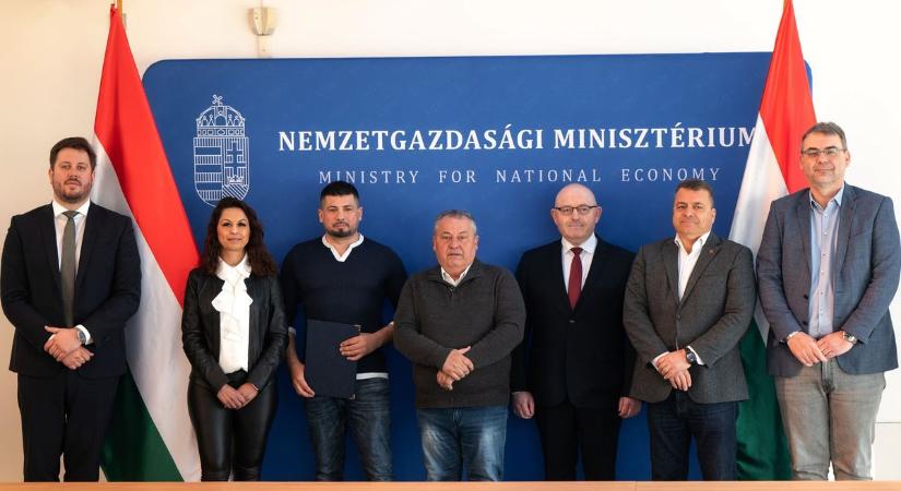 Új munkahelyek jönnek létre: 300 milliós támogatást kaptak roma vállalkozások Bács-Kiskunban – fotók