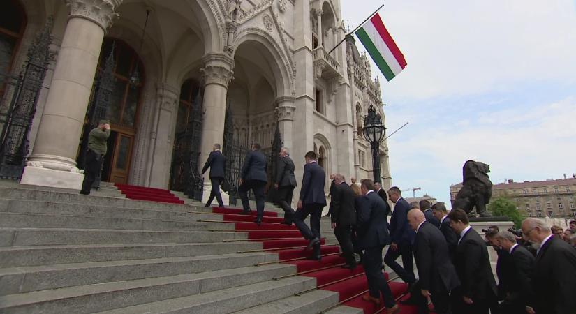 Négy párt búcsúzik az Országgyűléstől