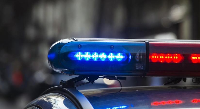 Közszeméremsértésért kell felelniük a bárban pettingelő rendőröknek