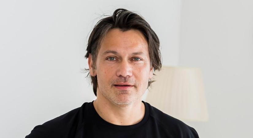 Ő Kovács Áron ritkán látott felesége – fotón, ahogy ölelik egymást a gyönyörű Zsófival