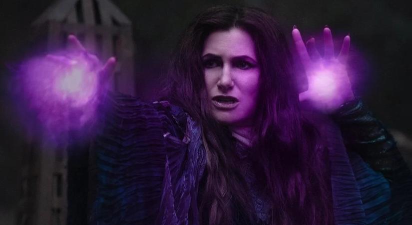 Kathryn Hahn egy jópofa videóval erősítette meg, hogy tényleg ő lesz Nyanya Banya az Aranyhaj élőszereplős adaptációjában