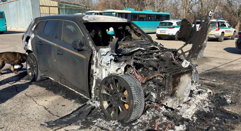 BMW-t gyújtottak fel az éjszakában, 80 millió forint a kár (helyszíni fotók)