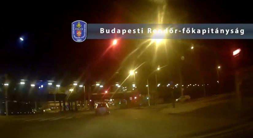 Továbbengedték a szondázásra megállított autót Budapesten, aztán beugrott valami a rendőrnek: 46 perces autós üldözés lett belőle