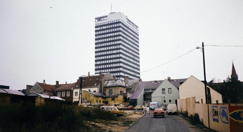 Panoráma, koktélok és vacsora a magasban – ilyen volt a bár a Húszemeletes tetején (galéria)