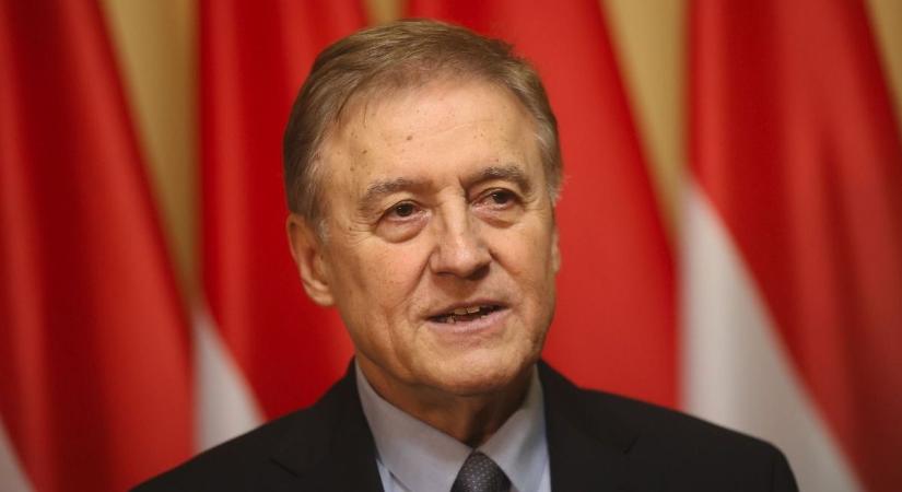 Válasz Magyar Péter hergelésére: Cziráki Attila professzor szerint a színpadi uszítás nem méltó Pécshez