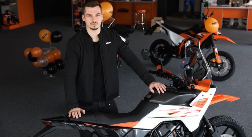 Alma öröksége tovább él – az új győri szalonban őrzik a motoros emlékét