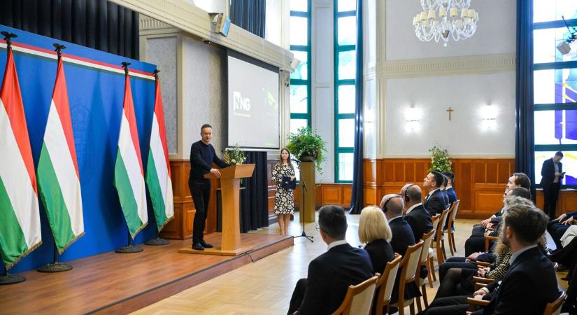 Nyolcmilliárdos magyar szoftverfejlesztés: navigáció mesterséges intelligenciával