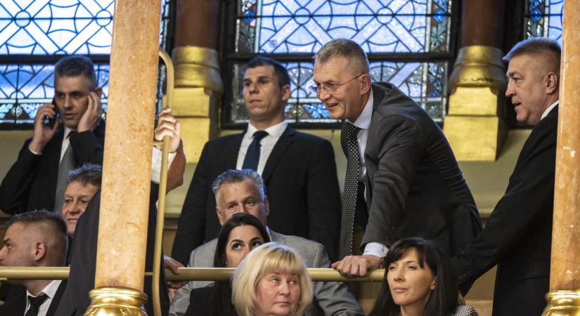 A Garancsi érdekeltségébe tartozó cég heti rendszerességgel vitte a készpénzt az ukránoknak