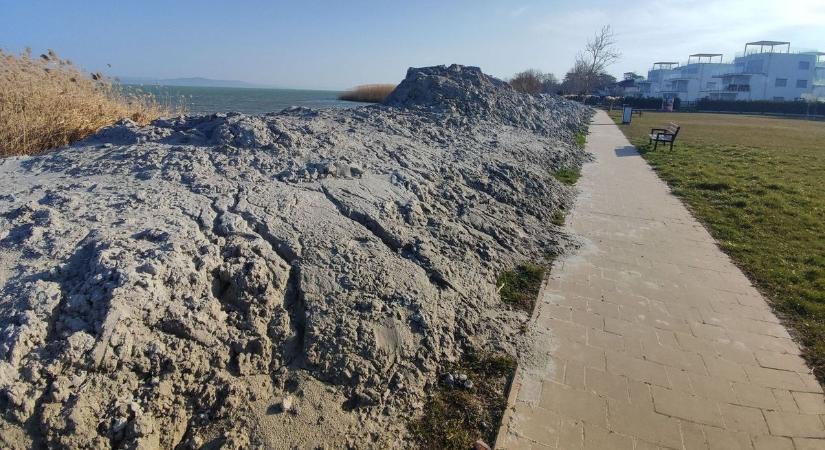 Mi ez a bűz és mocsok a Balatonnál? Kitálaltak a polgármesterek!