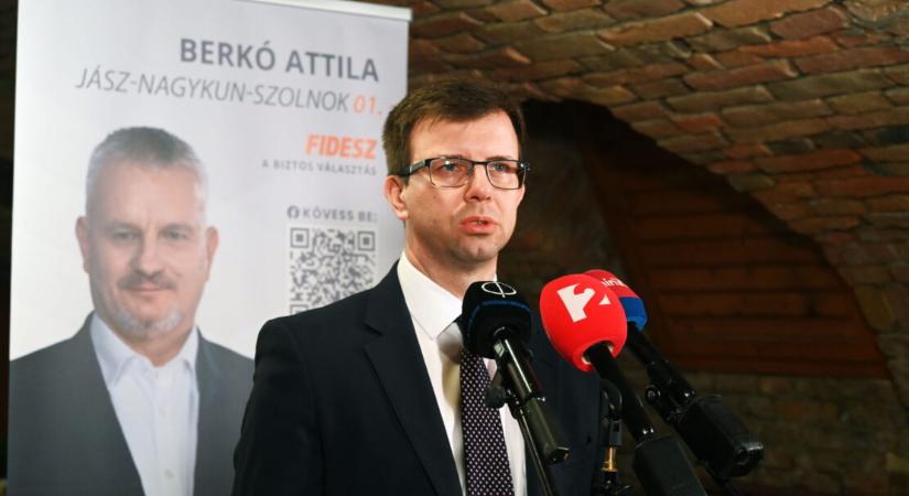 Bóka János: A választás tétje, hogy Magyarország belesodródik-e a háborúba