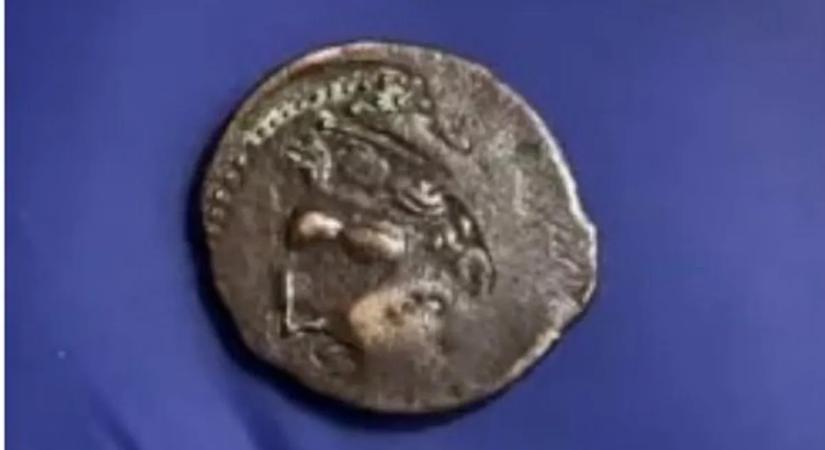 Döbbenetes, mire világít rá ez a több mint 2000 éves érme