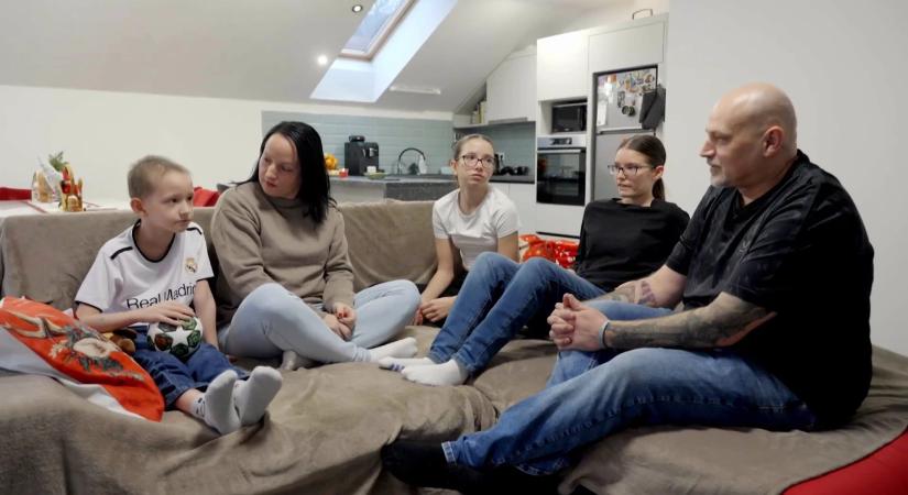 Akadálymentes otthont keres az agydaganattal műtött 9 éves Bendegúz családja