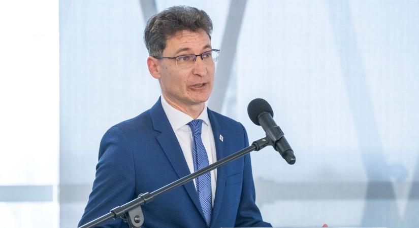 Cser-Palkovics András is imádkozik a jégkorongozóért