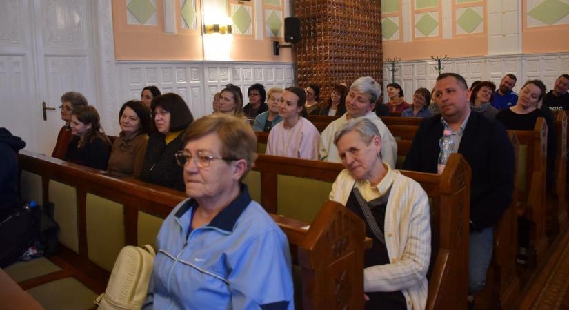 Mi a titka azoknak, akik 100 évig élnek? Karcagon keresték a választ a Kék Zóna szakértői – galériával