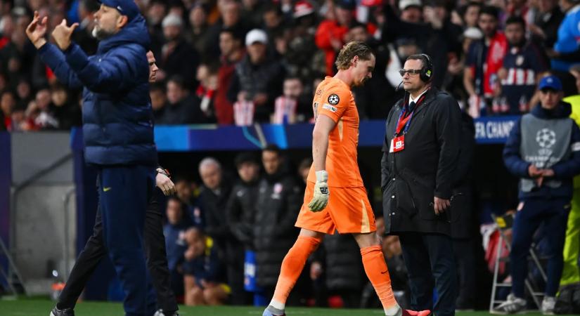 Olyannyira pocsékul védett a kapus a BL-ben, hogy 17 perc után lecserélték