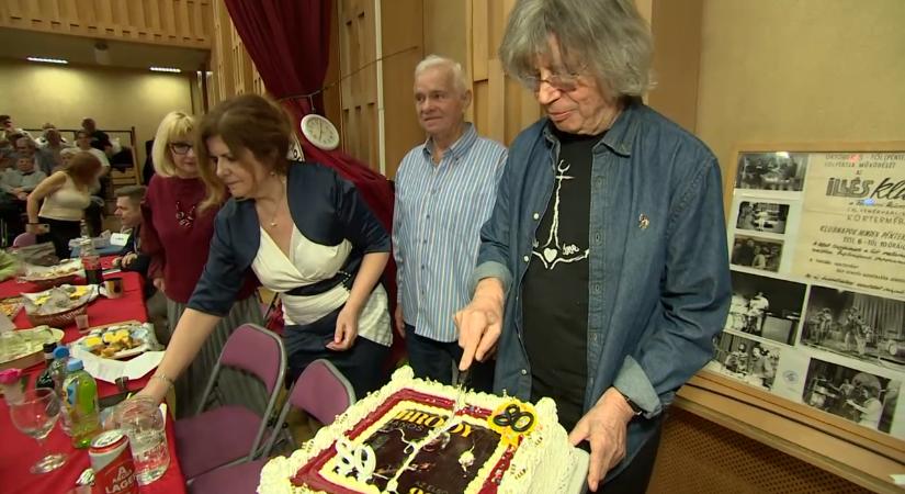 200 rajongó énekelt együtt Bródy Jánossal a titkos születésnapi buliján