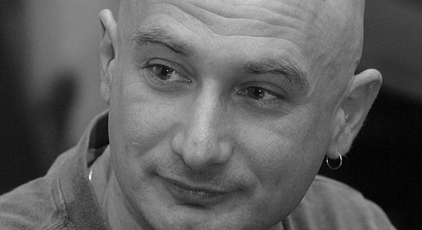 AKI SZIGET VOLT A HÁBORGÓ TENGEREN: 13 ÉVE ALUDT EL ÖRÖKRE CIPŐ