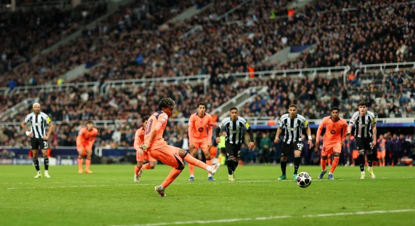 Yamal a ráadásban mentette meg a Barcelonát Newcastle-ben