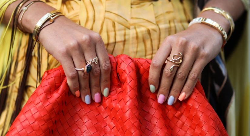 Nem menő már a pisztácia: Íme 16 manikűrtipp a tavaszra, amibe te is bele fogsz szeretni helyette 2026-ban