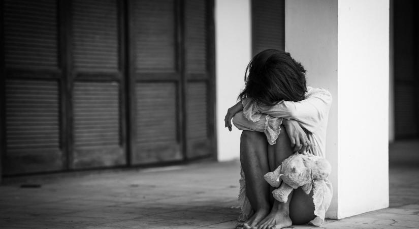 Teli hűtő, éhen halt kislány – megdöbbentő részletek derültek ki