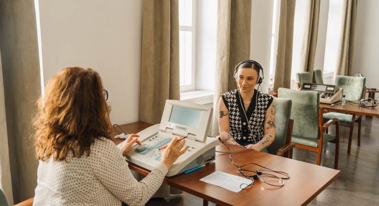 Riasztó adatra figyelmeztetnek a szakértők: egymilliárd fiatal lehet veszélyben