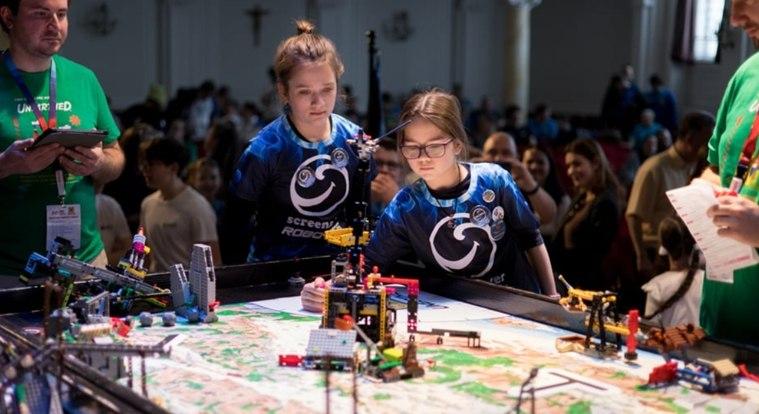 Elképesztő rekordok a FIRST LEGO League Nemzeti Döntőjén, három magyarországi és egy erdélyi csapat megy a nemzetközi versenyre