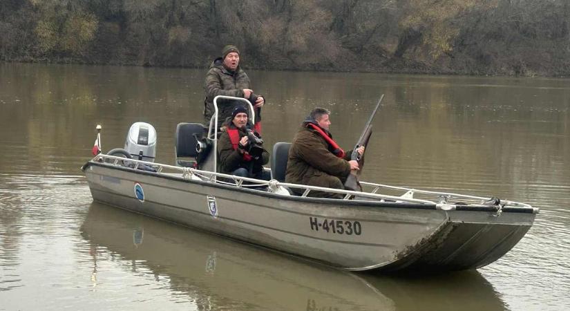 Különleges szerkezeteket engednek a napokban jászkunsági horgászvizekbe