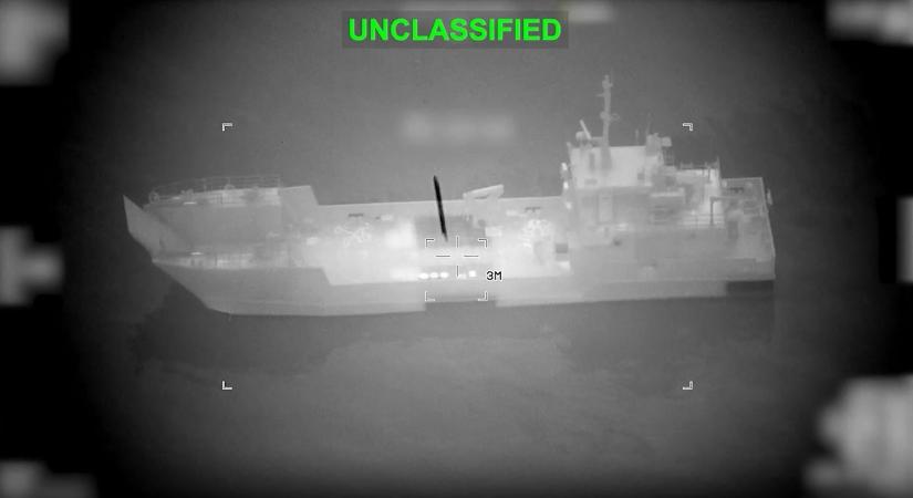 Aknák lerakására kialakított iráni hajókat semmisítettek meg az amerikaiak