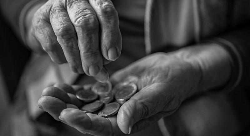 Kiderült, mikor nyúlhatnak hozzá a nyugdíjhoz – ezek az összegek levonhatók belőle