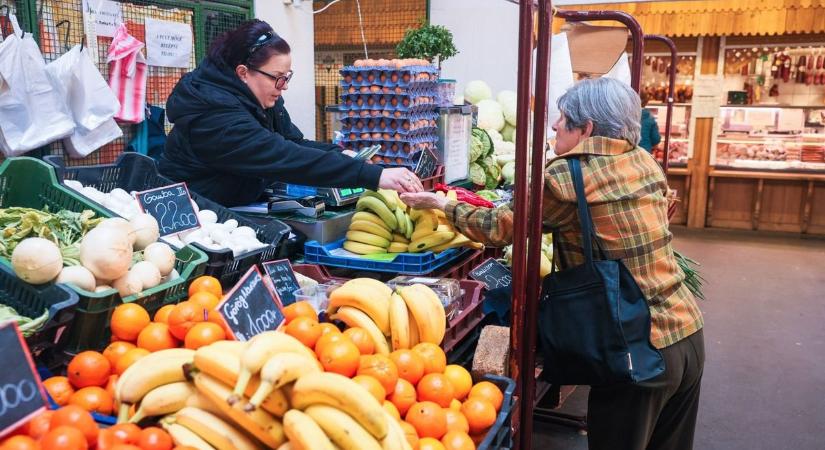 Ez most akkor olcsónak számít? Az egri piacon ennyit kérnek a tavasz első zöldségeiért