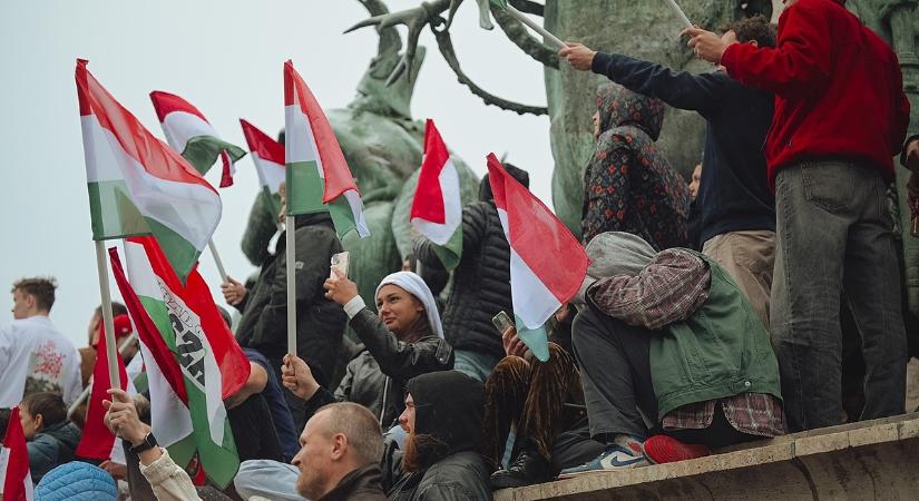 A 21 Kutatóközpont elsöprő eredménye: 115 parlamenti mandátumot szerezhet meg a Tisza