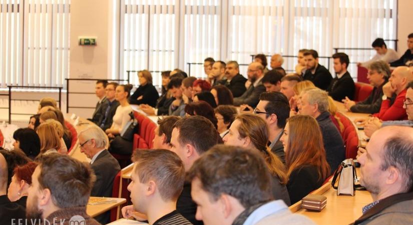 Felvidéki magyar fiatalok jelentkezését várják az érettségi-felvételi előkészítő képzésre