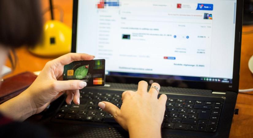 Új online csalási módszerre figyelmeztetnek, most a SHEIN nevével élnek vissza