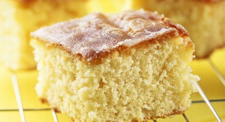 Tejfölös, citromos kevert süti kezdőknek: pihe-puha a tészta