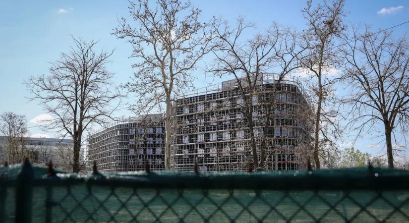 19,5 milliárdot kaphat a kecskeméti egyetem campusépítésre, amit Matolcsy Ádám barátja hagyott félbe