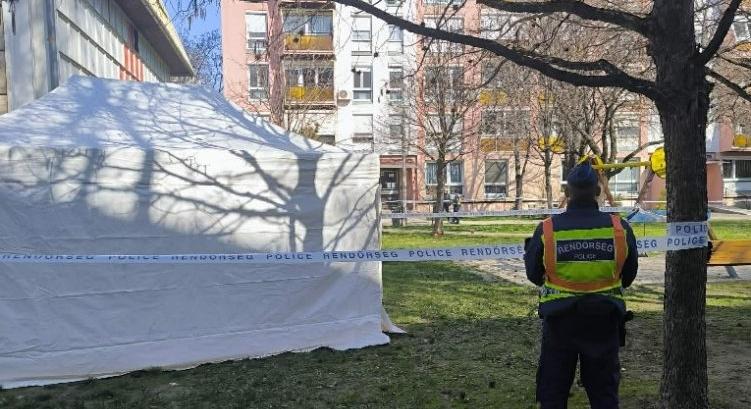 Holtan találtak egy férfit Szekszárdon, az egyik játszótéren