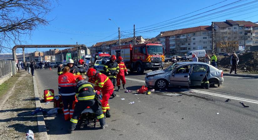 Súlyos baleset: három autó ütközött össze