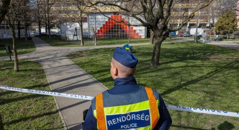 Holttestre bukkantak kora reggel a szekszárdi játszótéren